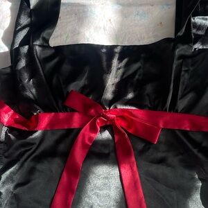 enduring kairos top in black/red. Unfortunately it was too big on the bust